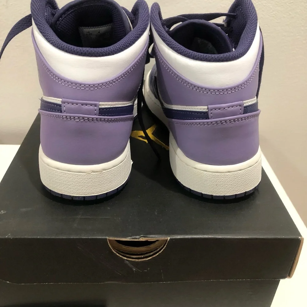 Nike Kids' Air Jordan 1 Mid - Purple & White